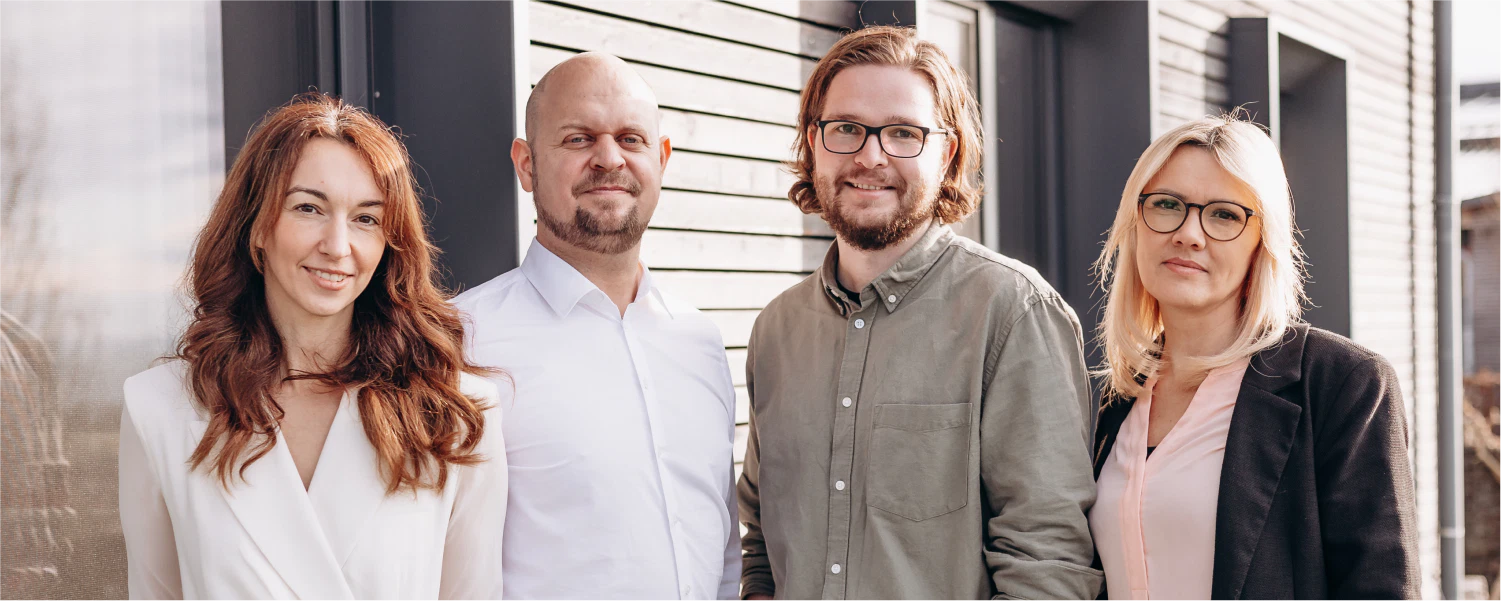 Das Team von akhiwa. Von links nach rechts: Karolina und Mario Bernhart, Philipp Leyendecker und Inessa Graf.